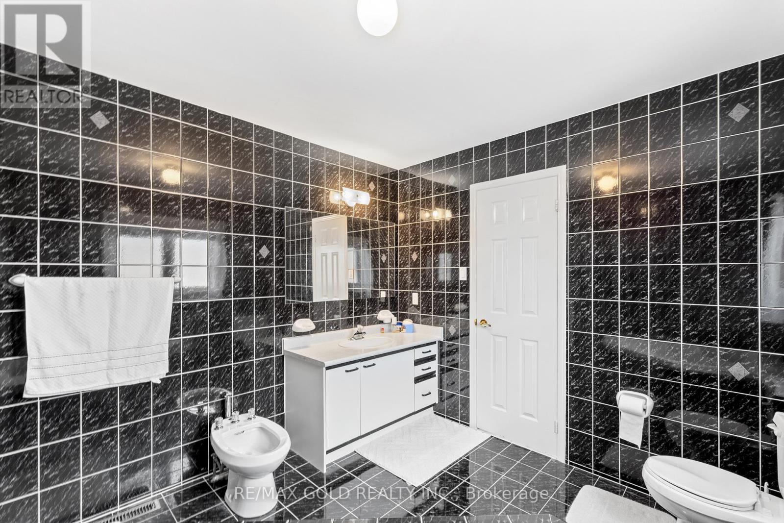 38 Mountainberry Road, Brampton, Ontario  L6R 1J3 - Photo 35 - W12717198