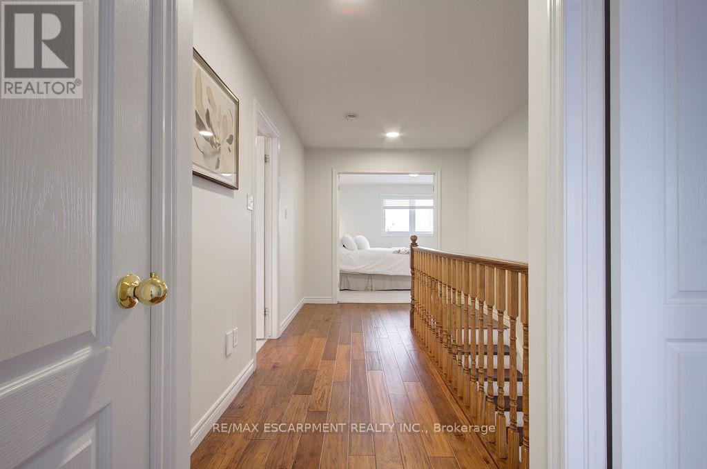 2446 Sutton Drive, Burlington, Ontario  L7L 7A9 - Photo 20 - W12715694