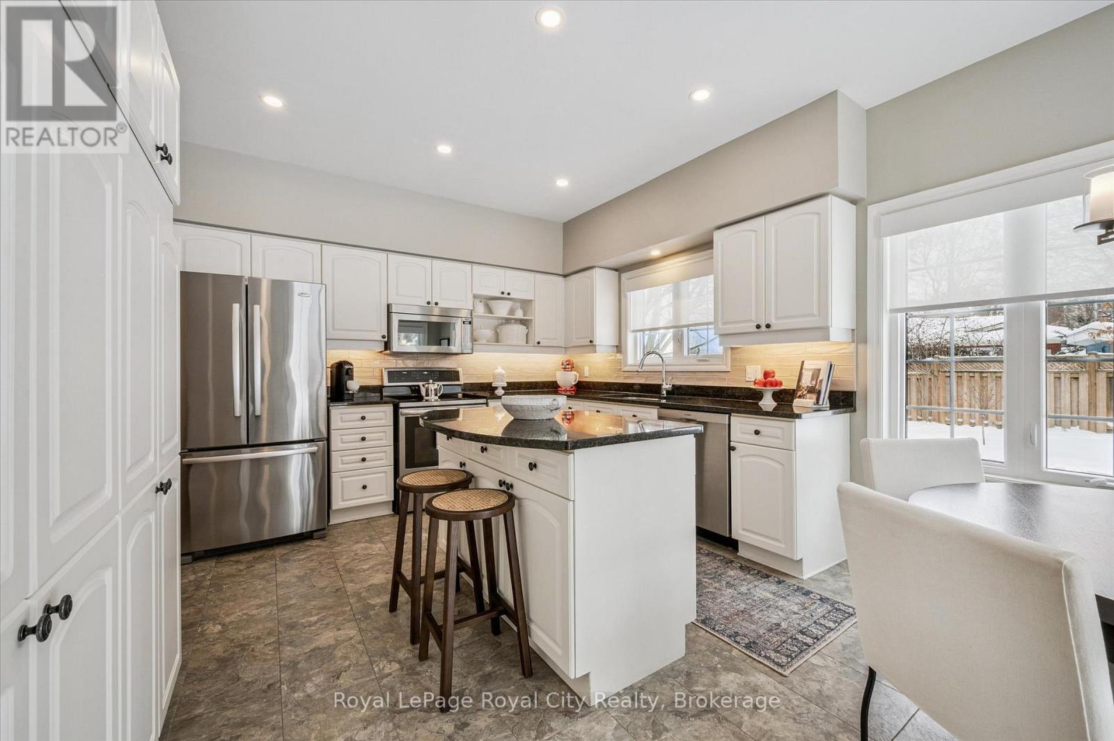 11 - 25 Manor Park Crescent, Guelph, Ontario  N1G 1A2 - Photo 9 - X12717590