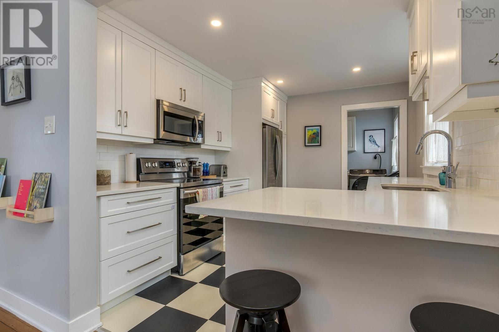 5367 Vestry Street, Halifax, Nova Scotia  B3K 2P2 - Photo 12 - 202601246