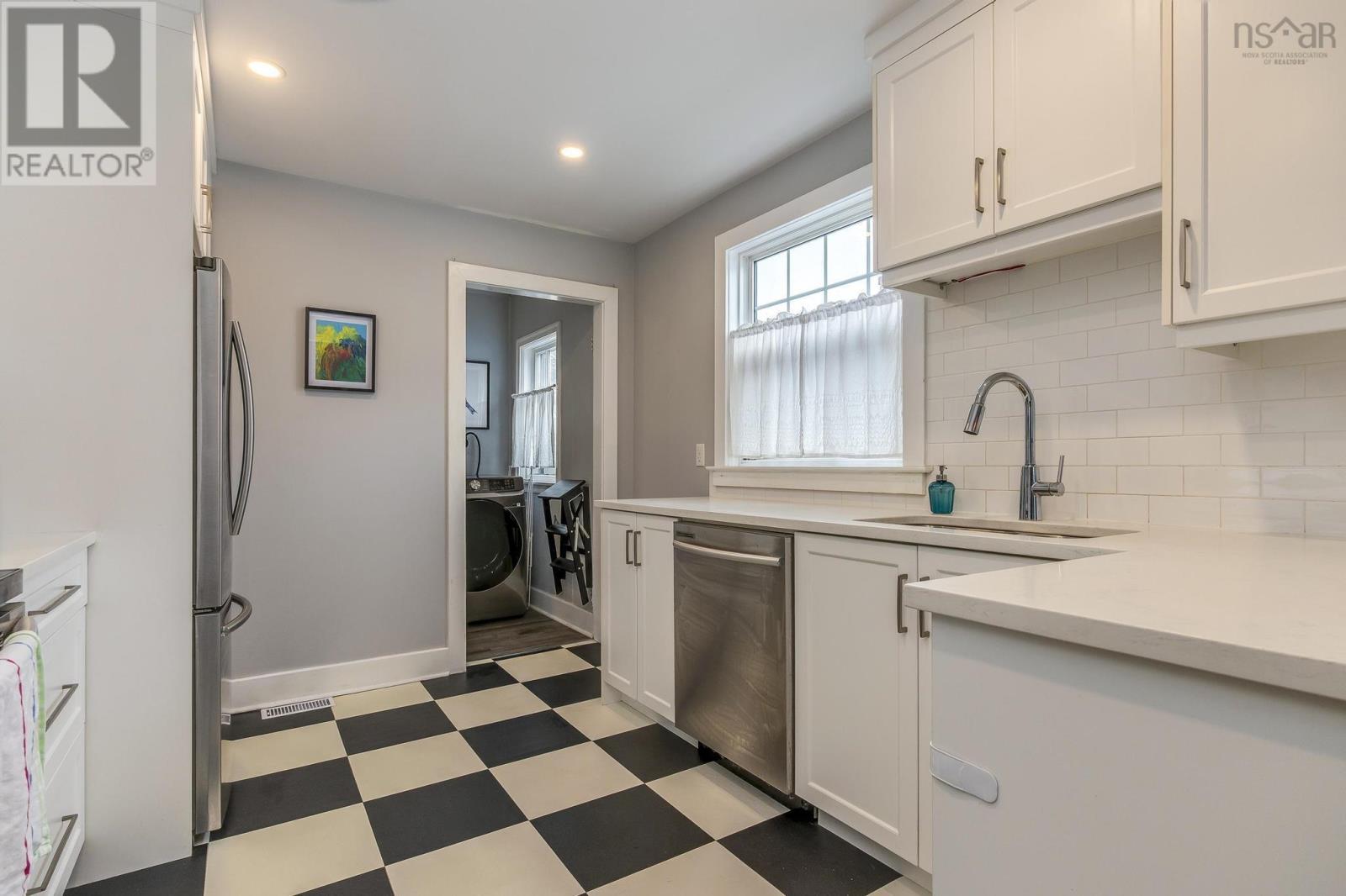 5367 Vestry Street, Halifax, Nova Scotia  B3K 2P2 - Photo 13 - 202601246