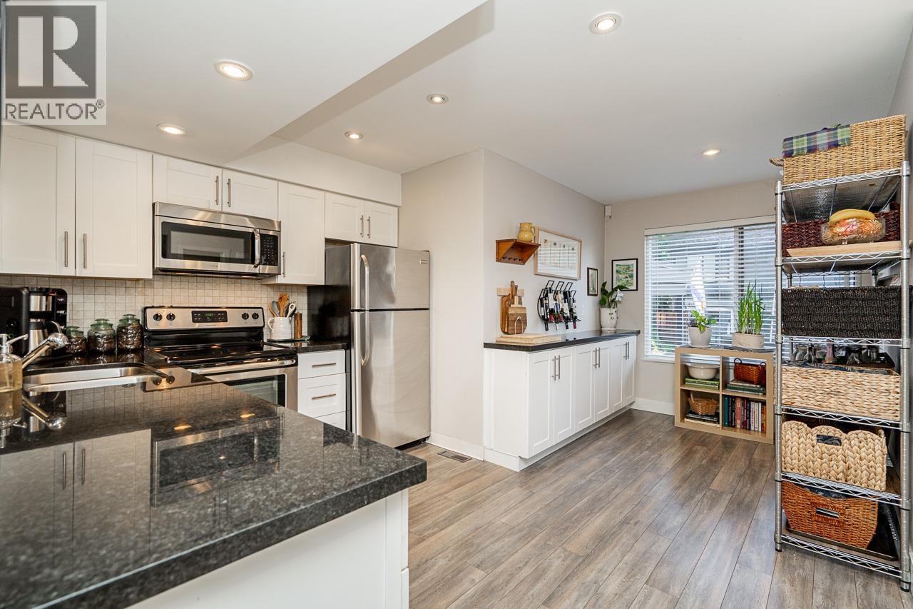 4590 Elmgrove Drive, Burnaby, British Columbia  V5G 3Y8 - Photo 9 - R3081103