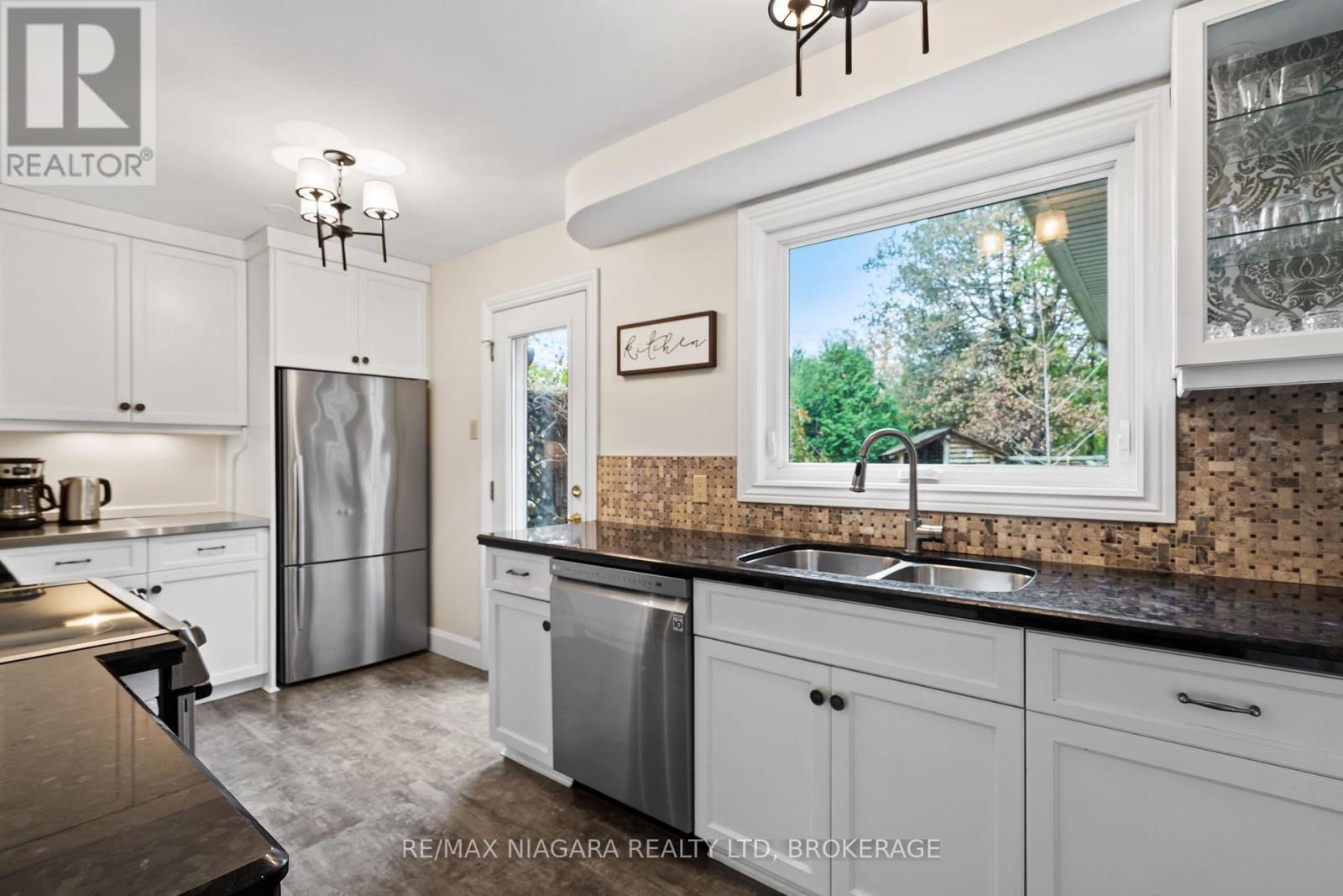 131 Glenwood Drive, St. Catharines, Ontario  L2R 4C9 - Photo 14 - X12715298