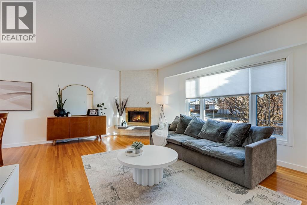 10623 Waneta Crescent Se, Calgary, Alberta  T2J 1J5 - Photo 3 - A2280449