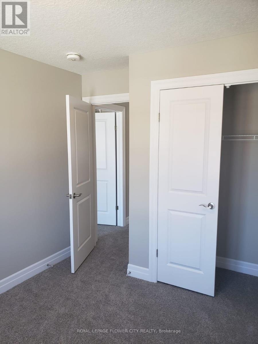 159 Forest Creek Drive, Kitchener, Ontario  N2R 0M1 - Photo 2 - X12715698