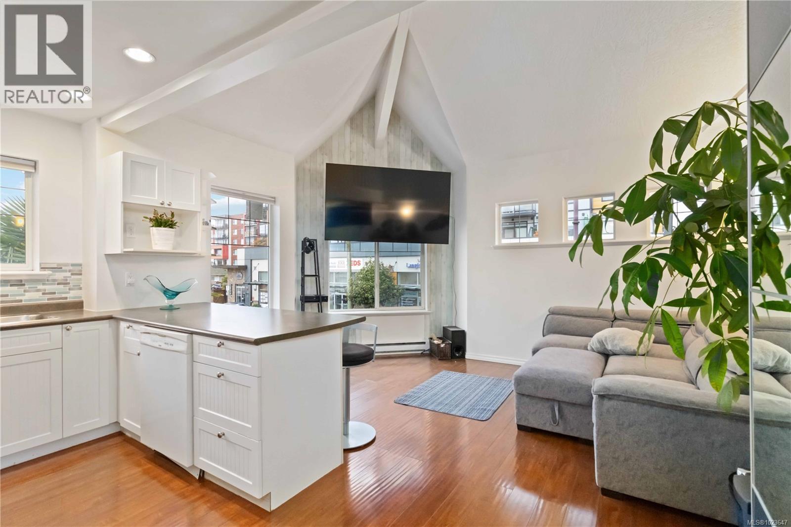 211 2849 Peatt Rd, Langford, British Columbia  V9B 3V5 - Photo 4 - 1023647