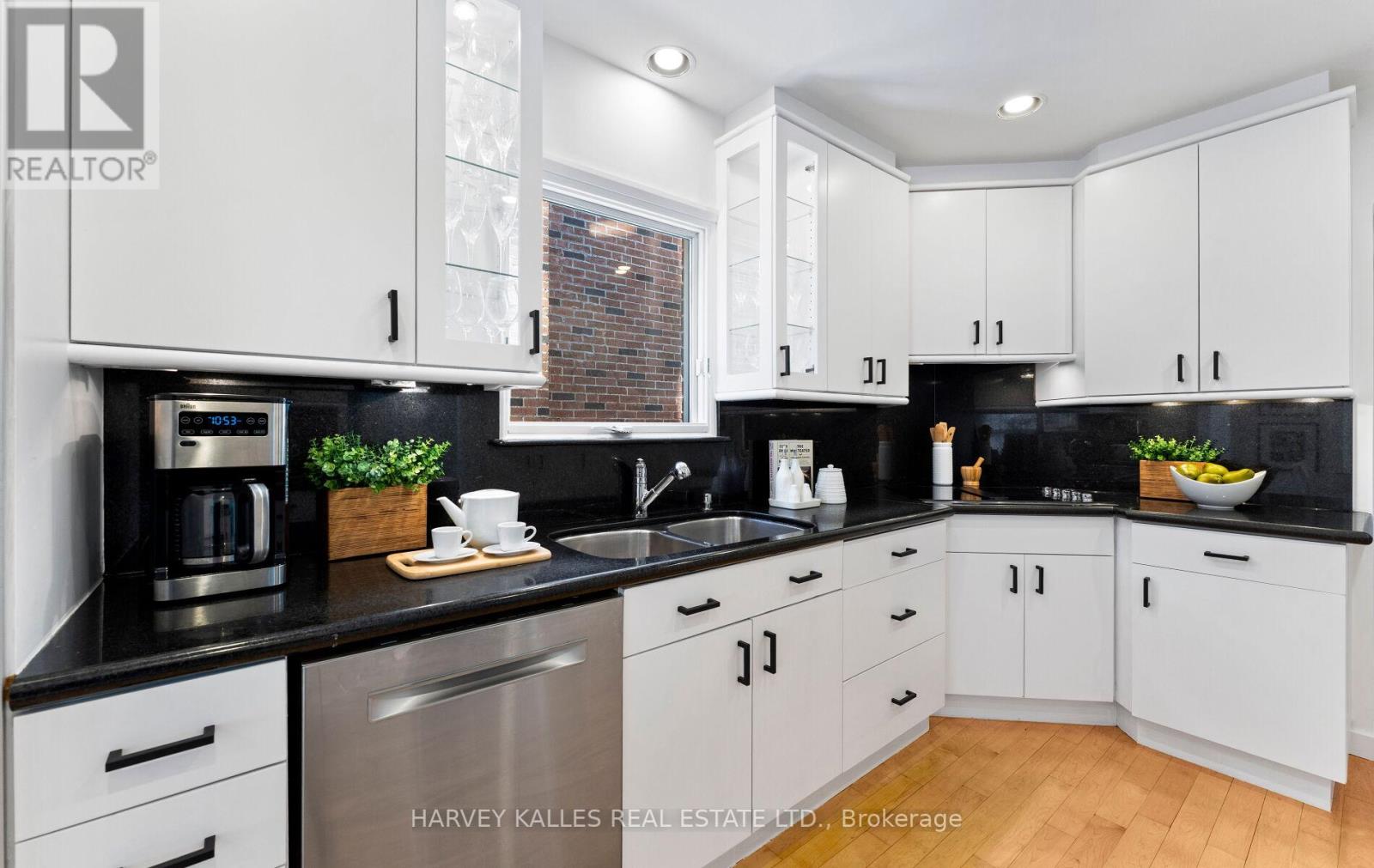 565 Briar Hill Avenue, Toronto, Ontario  M5N 1N1 - Photo 17 - C12717600