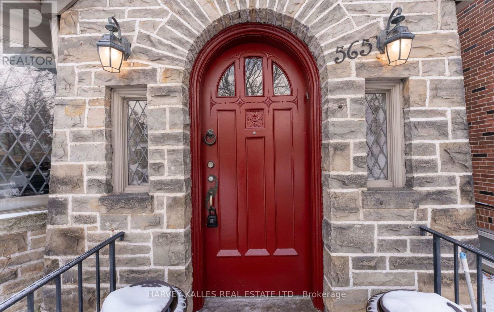 565 Briar Hill Avenue, Toronto, Ontario  M5N 1N1 - Photo 3 - C12717600