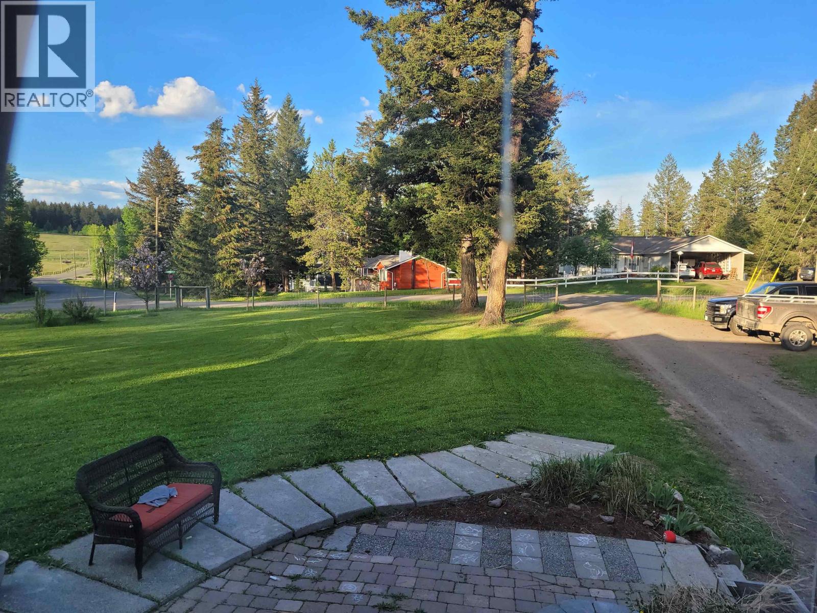 4765 Chilcotin Crescent, 108 Mile Ranch, British Columbia  V0K 2Z0 - Photo 32 - R3081823