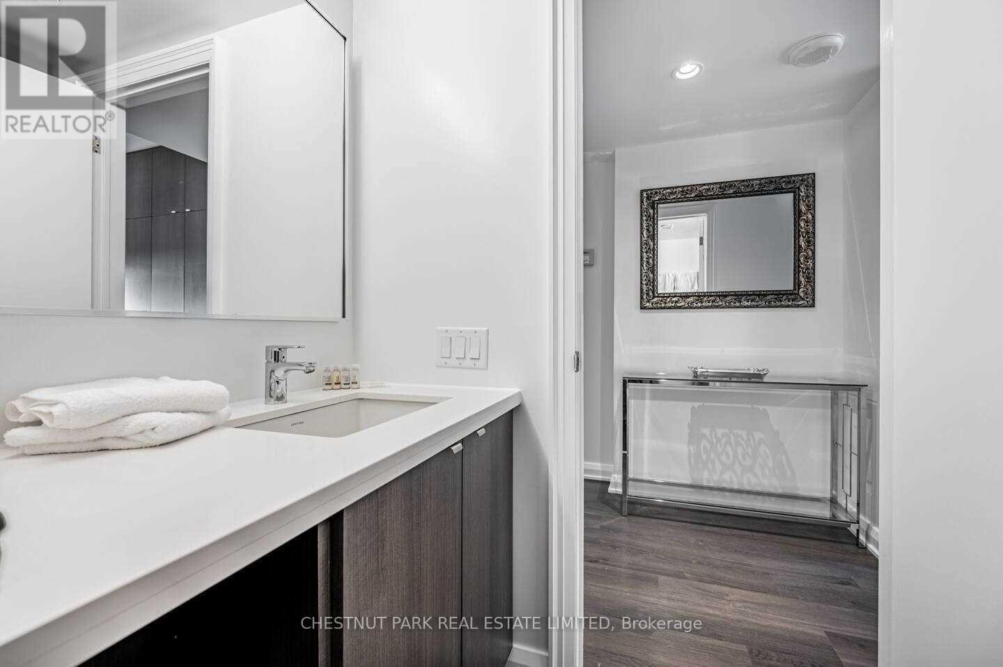 2817 - 155 Yorkville Avenue, Toronto, Ontario  M5R 0B4 - Photo 12 - C12717668