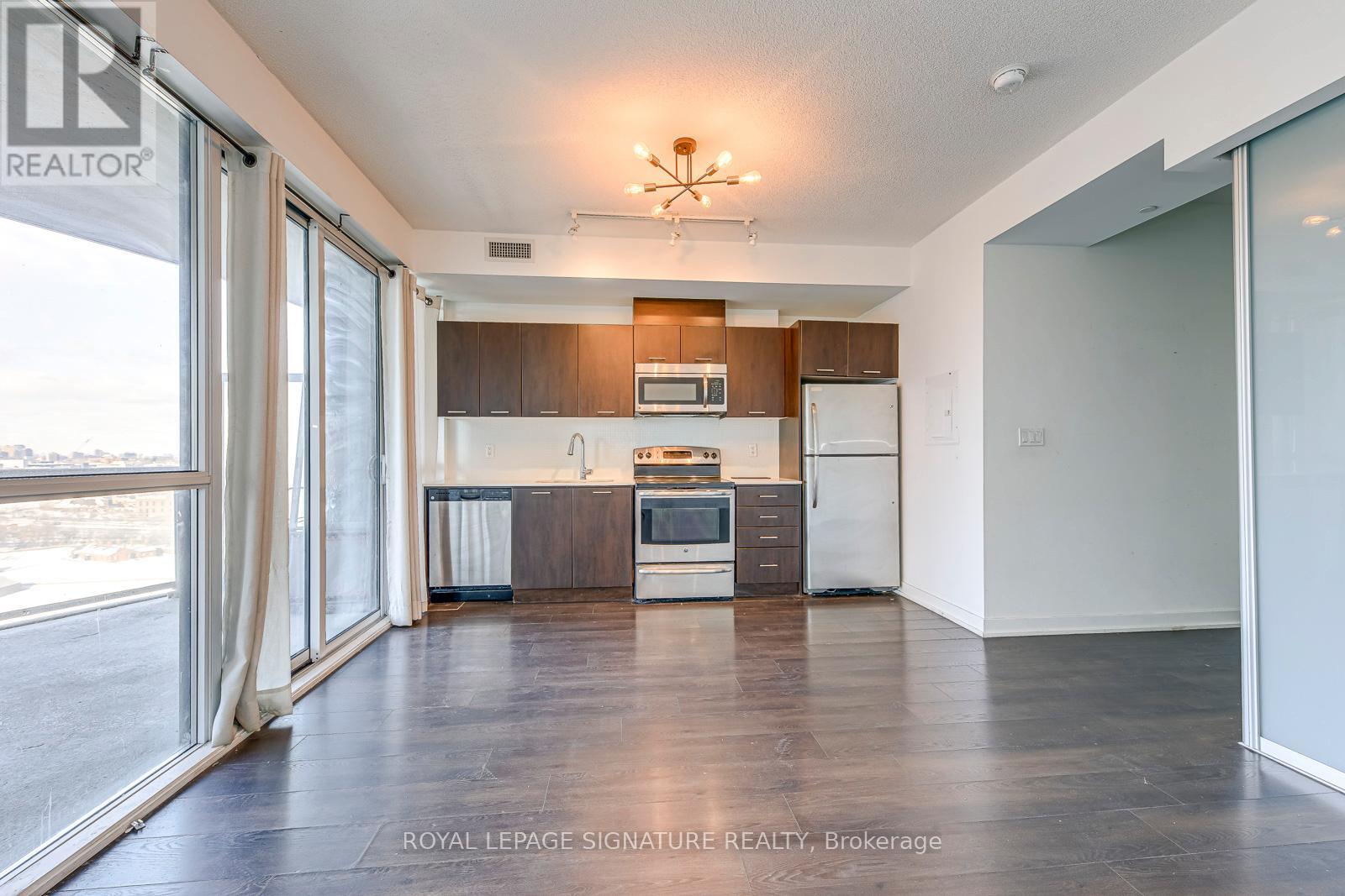 1901 - 20 Bruyeres Mews, Toronto, Ontario  M5V 0G8 - Photo 10 - C12717702