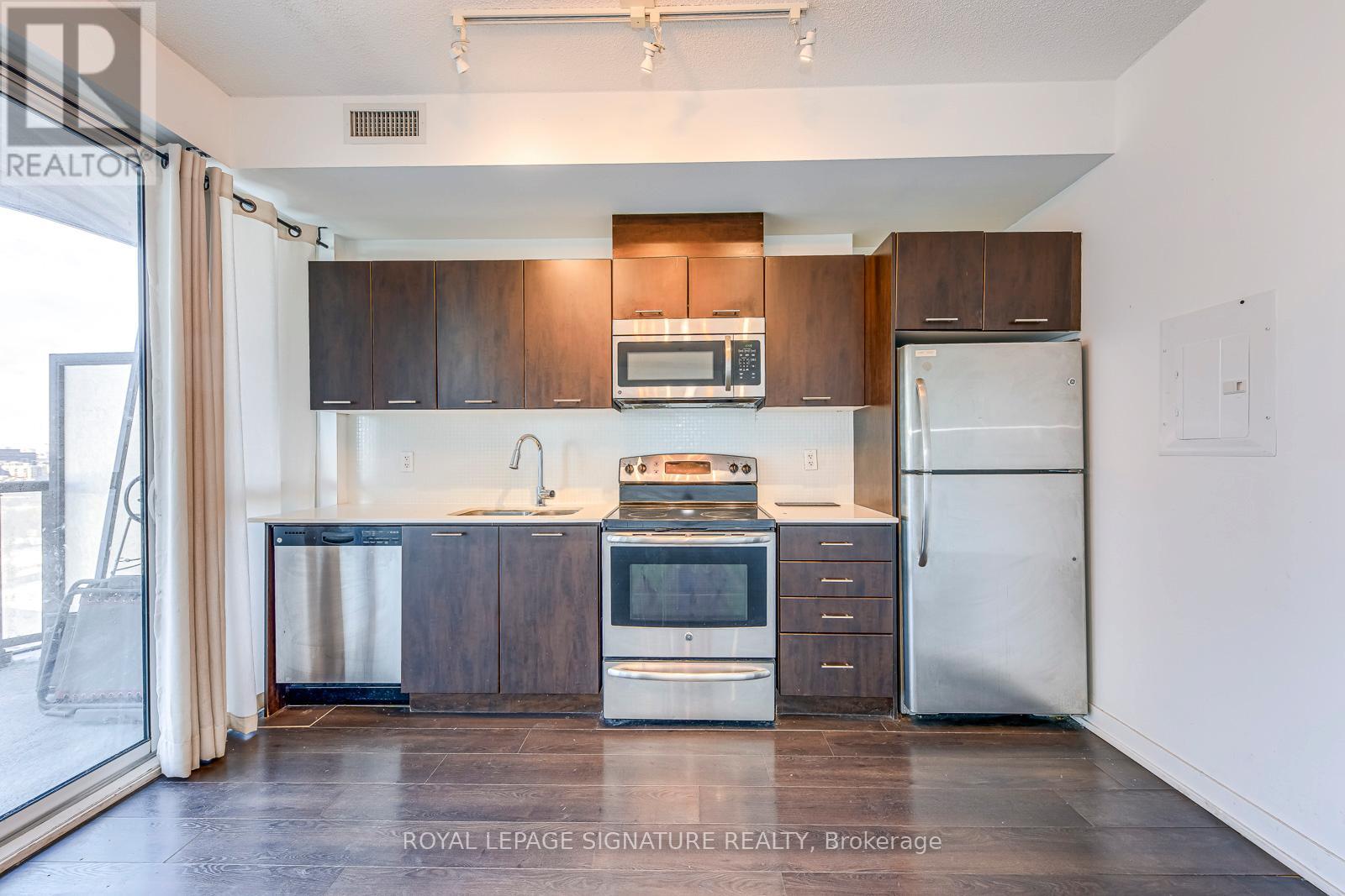 1901 - 20 Bruyeres Mews, Toronto, Ontario  M5V 0G8 - Photo 11 - C12717702