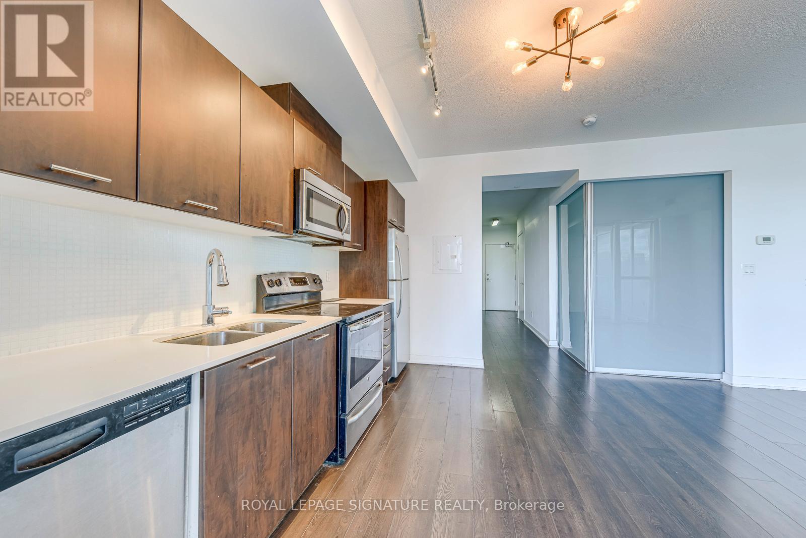 1901 - 20 Bruyeres Mews, Toronto, Ontario  M5V 0G8 - Photo 12 - C12717702