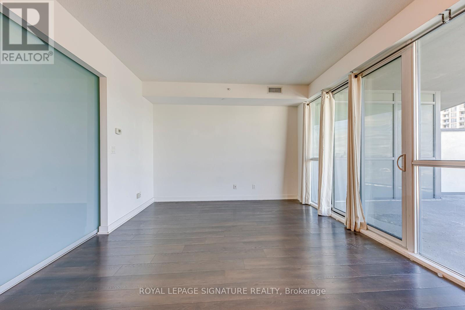 1901 - 20 Bruyeres Mews, Toronto, Ontario  M5V 0G8 - Photo 13 - C12717702