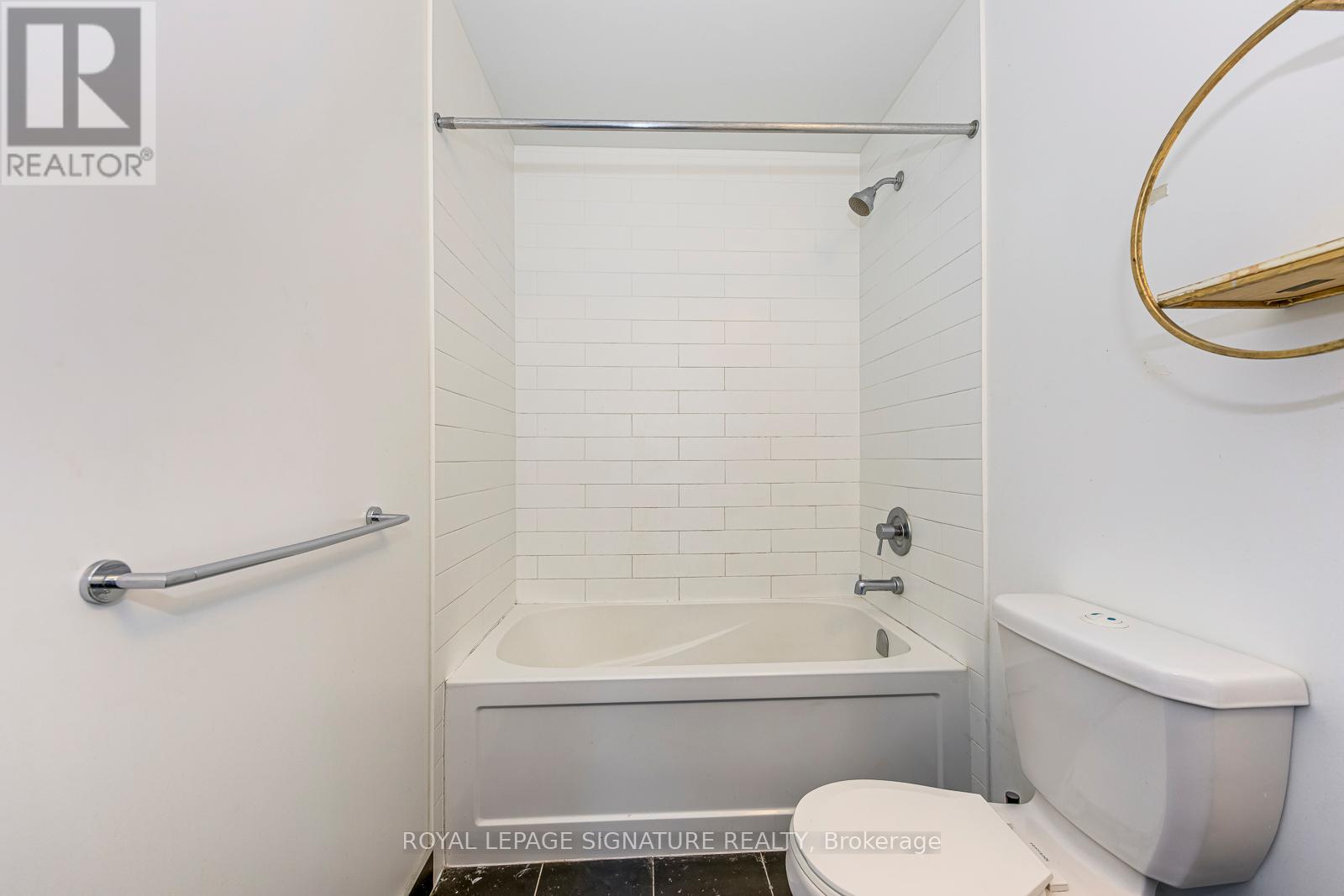 1901 - 20 Bruyeres Mews, Toronto, Ontario  M5V 0G8 - Photo 19 - C12717702