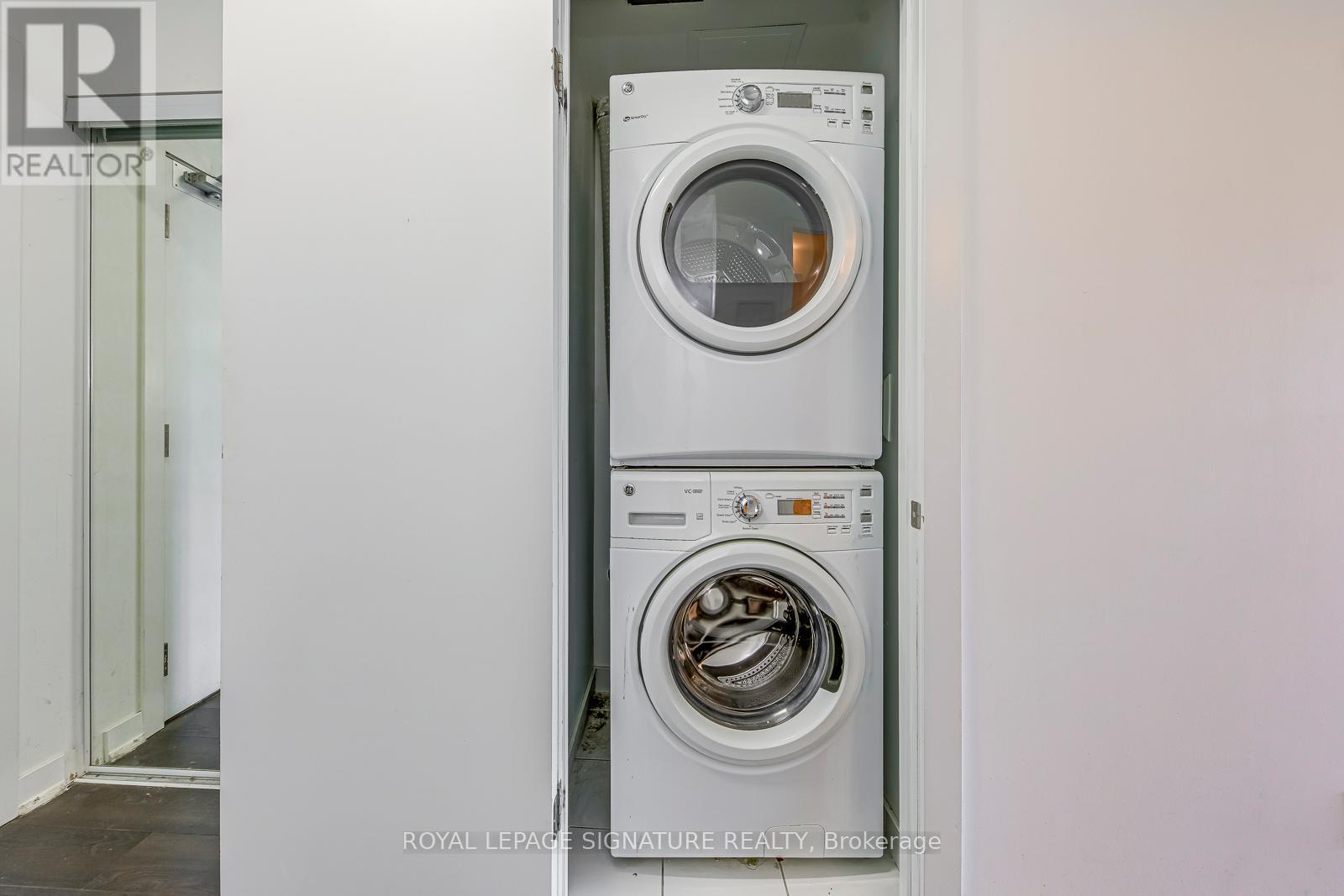 1901 - 20 Bruyeres Mews, Toronto, Ontario  M5V 0G8 - Photo 20 - C12717702