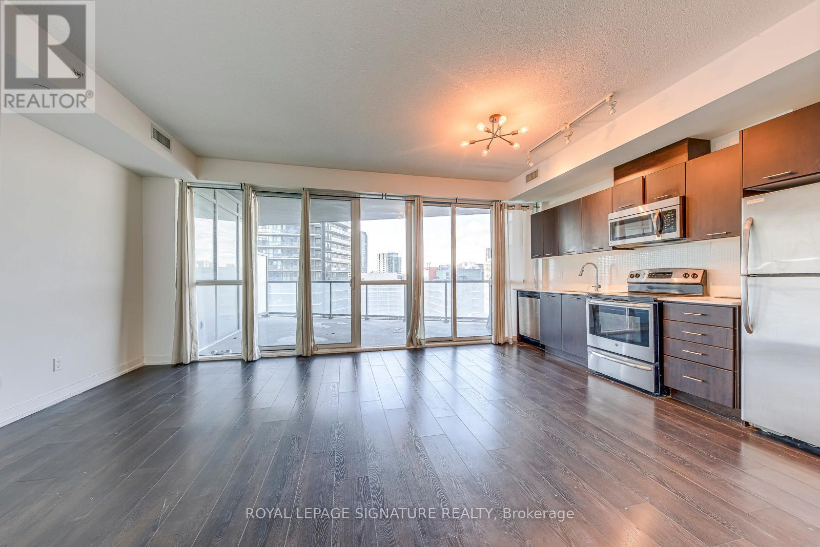 1901 - 20 Bruyeres Mews, Toronto, Ontario  M5V 0G8 - Photo 8 - C12717702