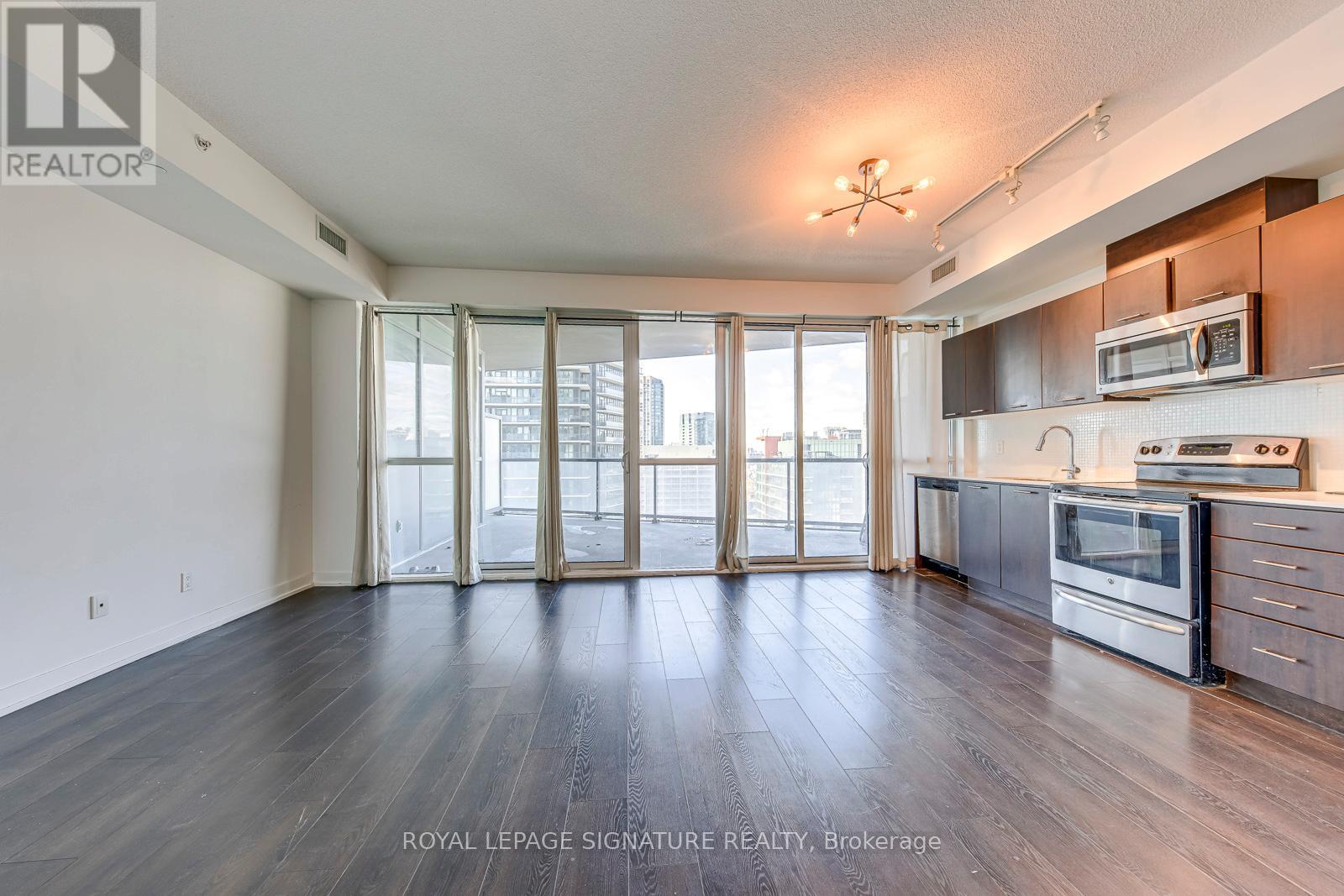 1901 - 20 Bruyeres Mews, Toronto, Ontario  M5V 0G8 - Photo 9 - C12717702