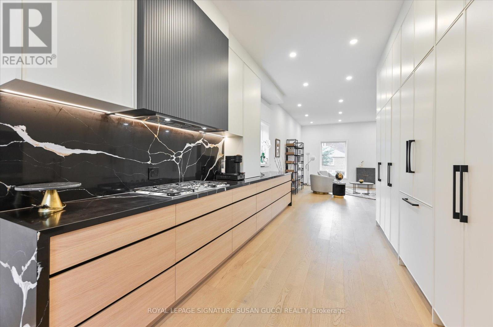 36 Glenshaw Crescent, Toronto, Ontario  M4B 2C9 - Photo 12 - E12717634