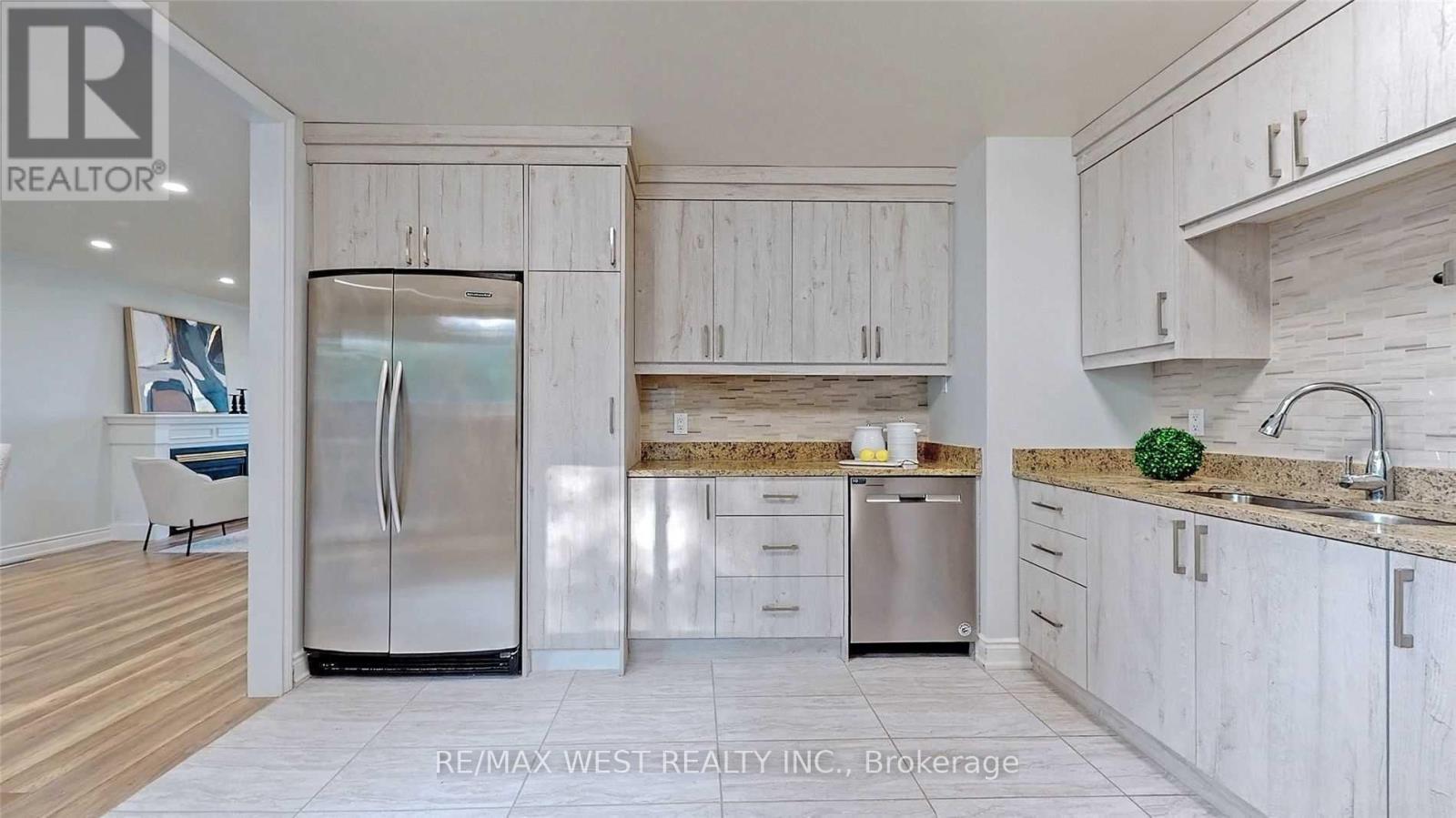 360 Dixon Boulevard, Newmarket, Ontario  L3Y 5C4 - Photo 12 - N12717678