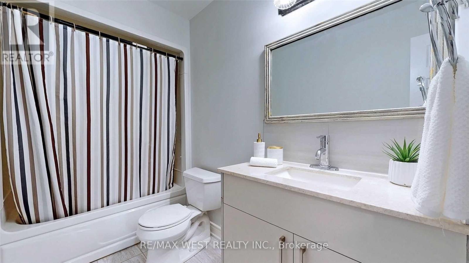 360 Dixon Boulevard, Newmarket, Ontario  L3Y 5C4 - Photo 24 - N12717678