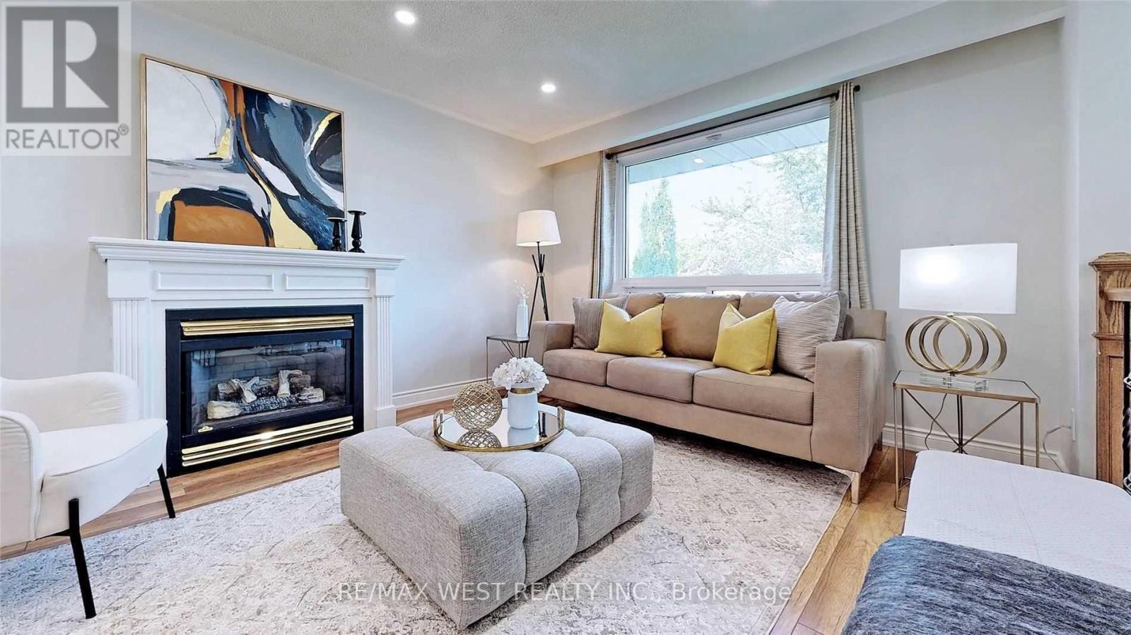 360 Dixon Boulevard, Newmarket, Ontario  L3Y 5C4 - Photo 5 - N12717678