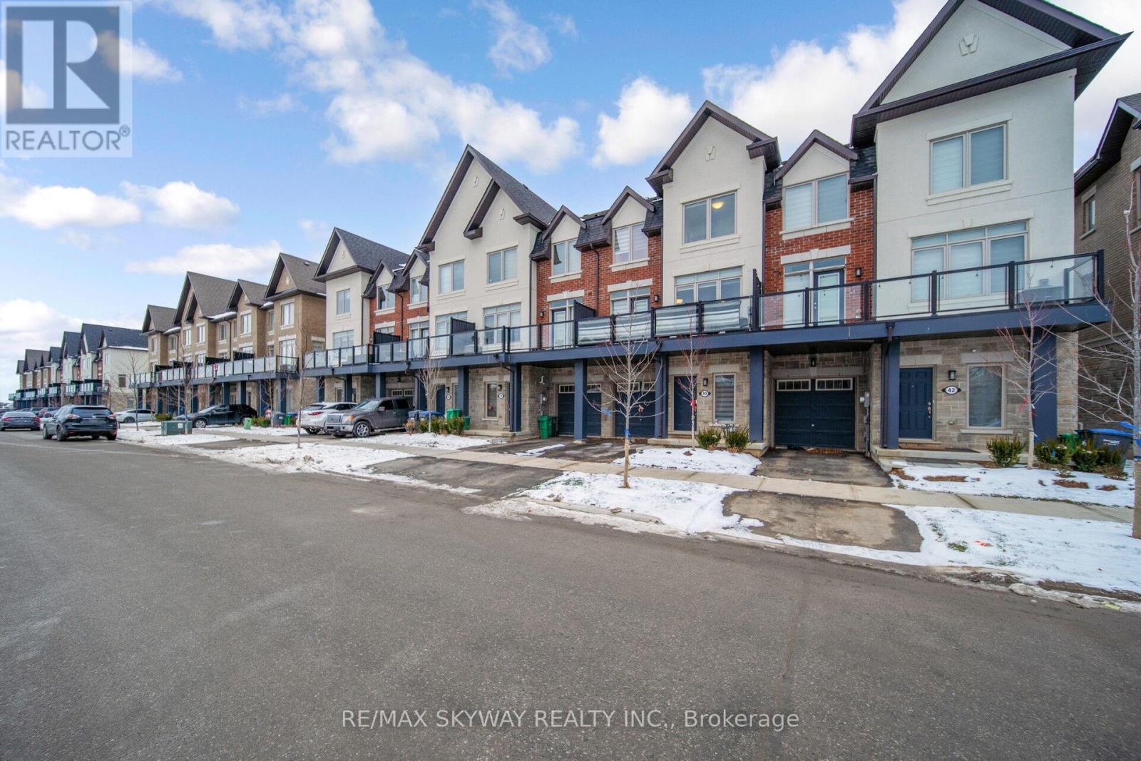 40 Waterville Way, Caledon, Ontario  L7C 4L6 - Photo 5 - W12629898