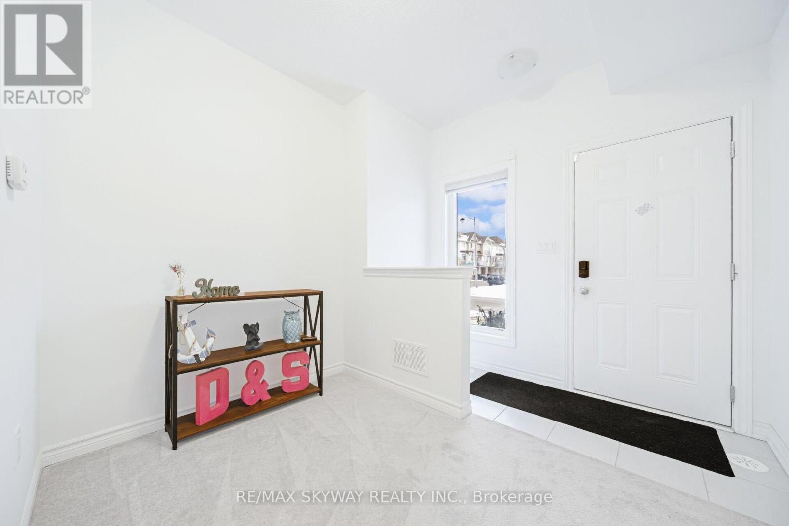 40 Waterville Way, Caledon, Ontario  L7C 4L6 - Photo 8 - W12629898