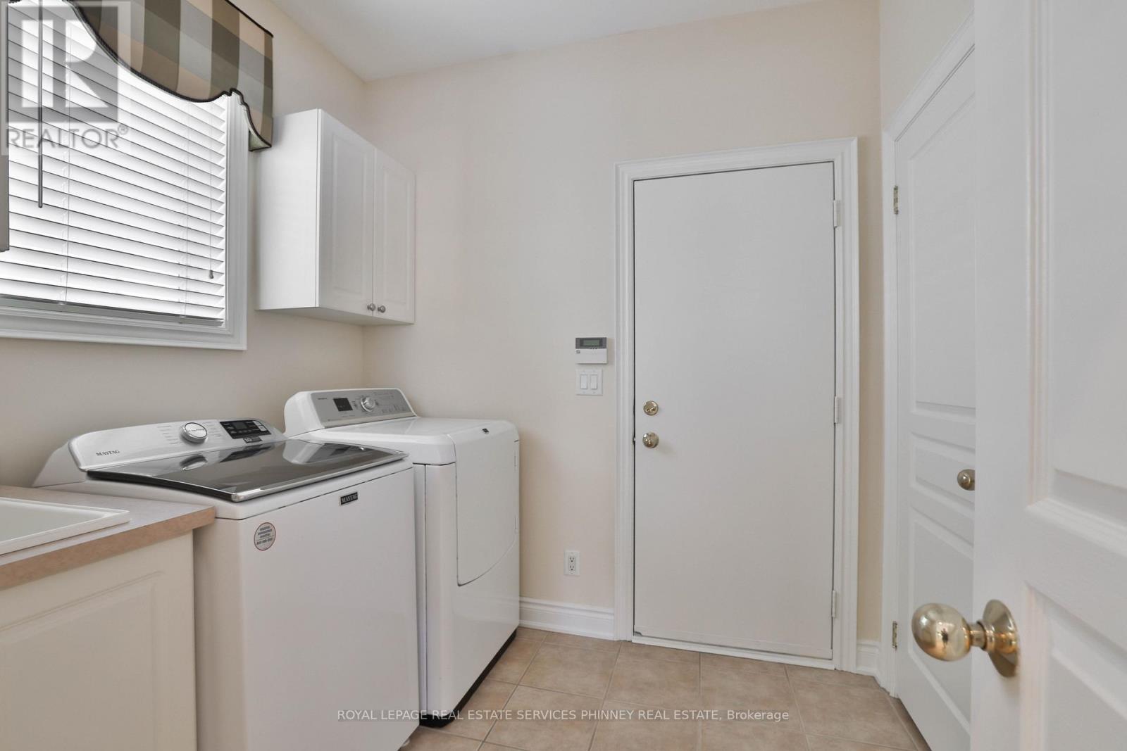 806 Hidden Grove Lane, Mississauga, Ontario  L5H 4L3 - Photo 11 - W12717548