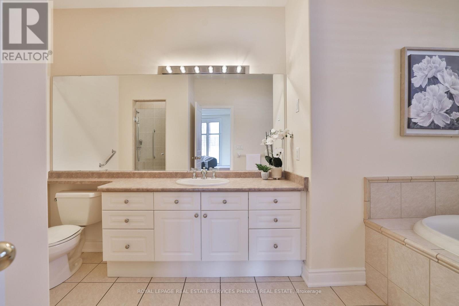 806 Hidden Grove Lane, Mississauga, Ontario  L5H 4L3 - Photo 16 - W12717548