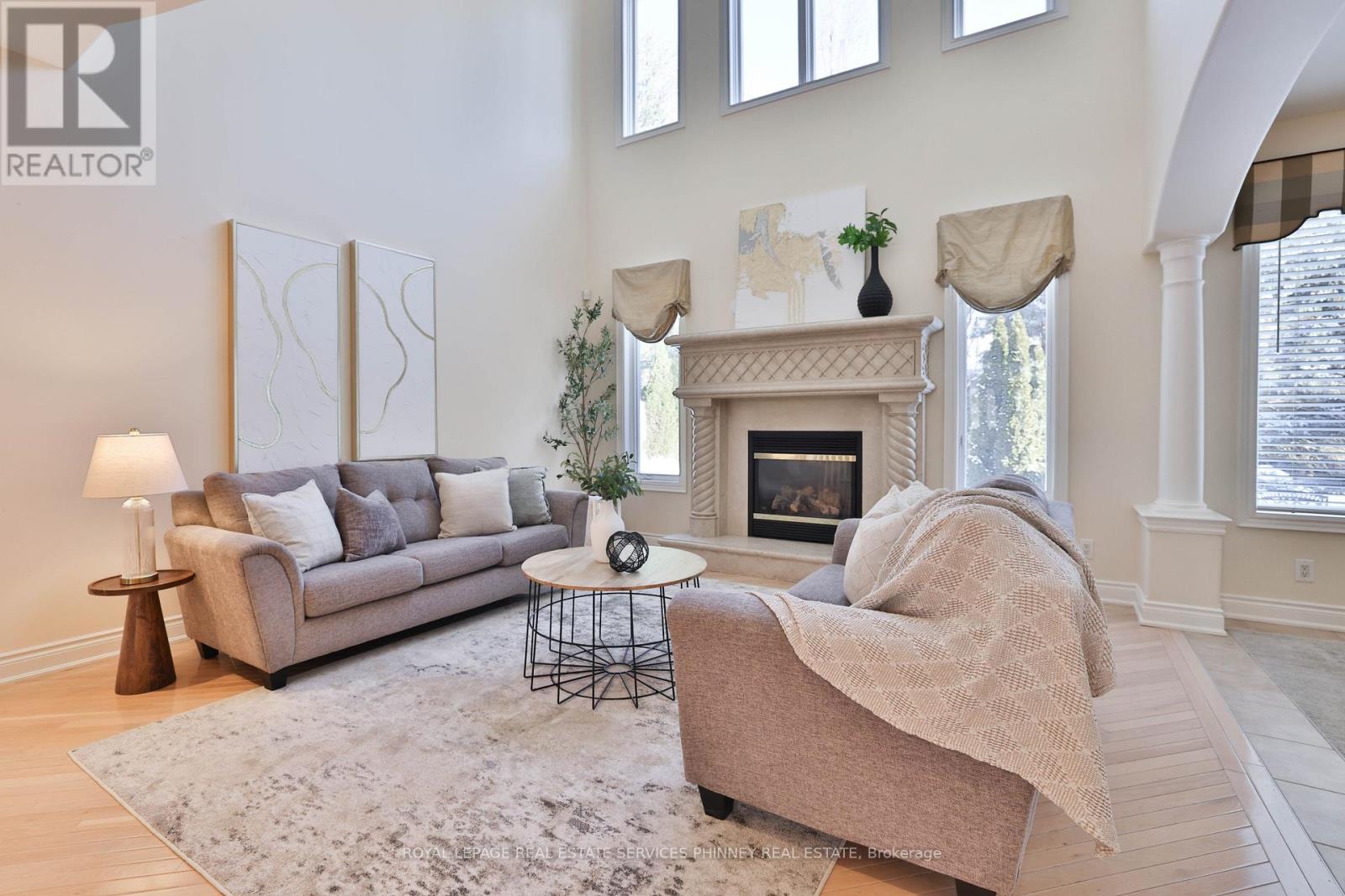 806 Hidden Grove Lane, Mississauga, Ontario  L5H 4L3 - Photo 5 - W12717548