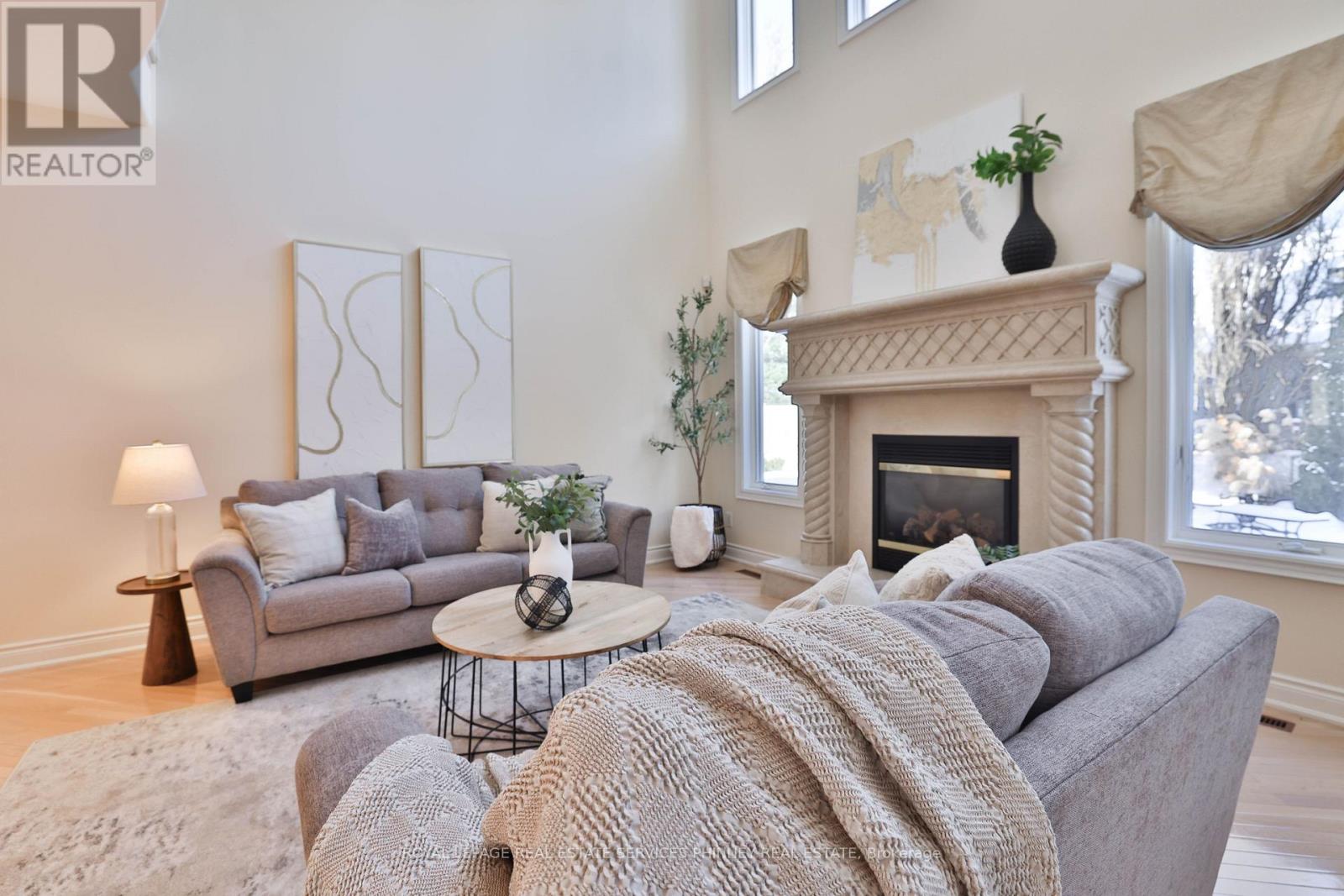 806 Hidden Grove Lane, Mississauga, Ontario  L5H 4L3 - Photo 6 - W12717548