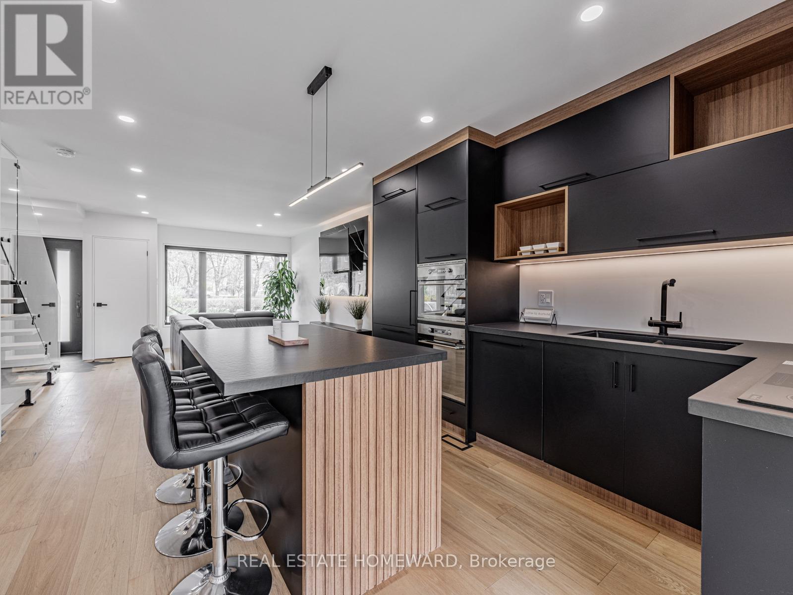 10 Juliana Court, Toronto, Ontario  M6S 2R2 - Photo 13 - W12717650