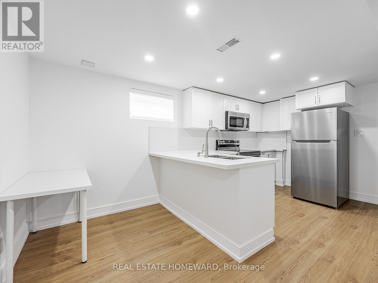 10 Juliana Court, Toronto, Ontario  M6S 2R2 - Photo 23 - W12717650