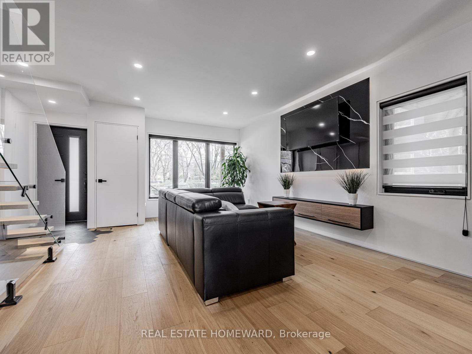 10 Juliana Court, Toronto, Ontario  M6S 2R2 - Photo 4 - W12717650