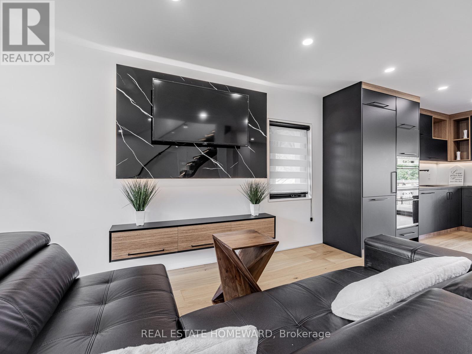 10 Juliana Court, Toronto, Ontario  M6S 2R2 - Photo 5 - W12717650