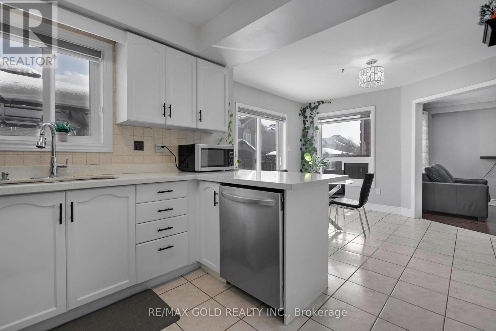 49 Sterritt Drive, Brampton, Ontario  L6Y 5E4 - Photo 11 - W12717652