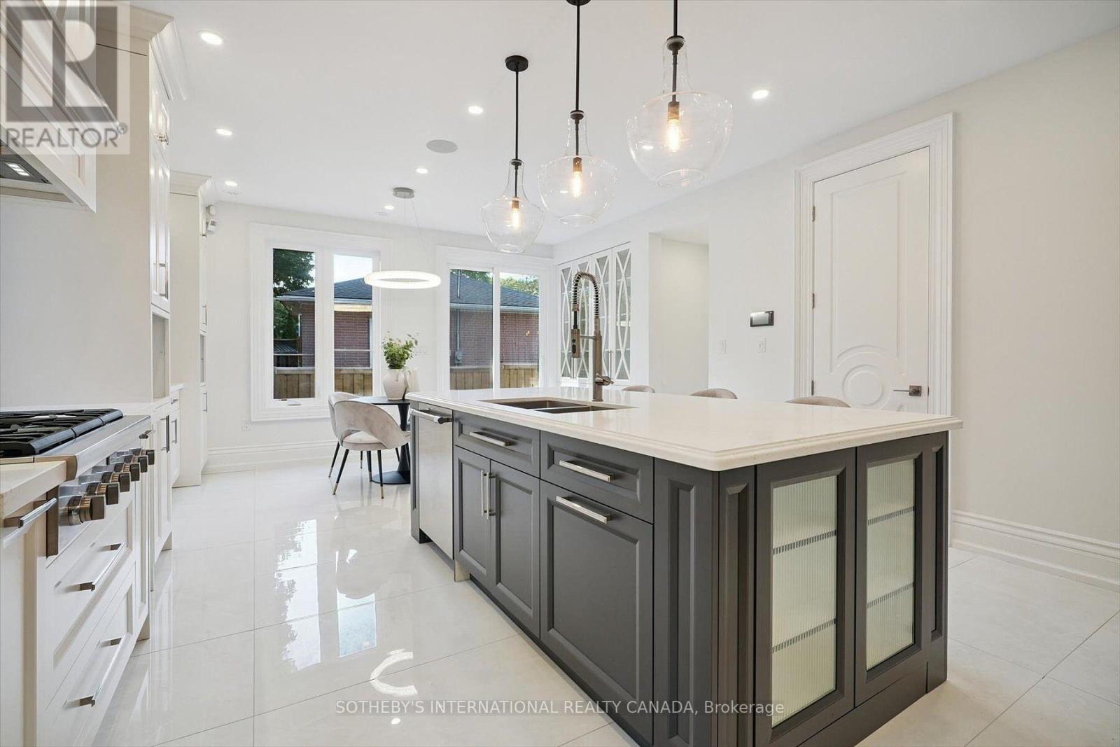 452 Rothesay Place, Burlington, Ontario  L7N 1N5 - Photo 13 - W12717686