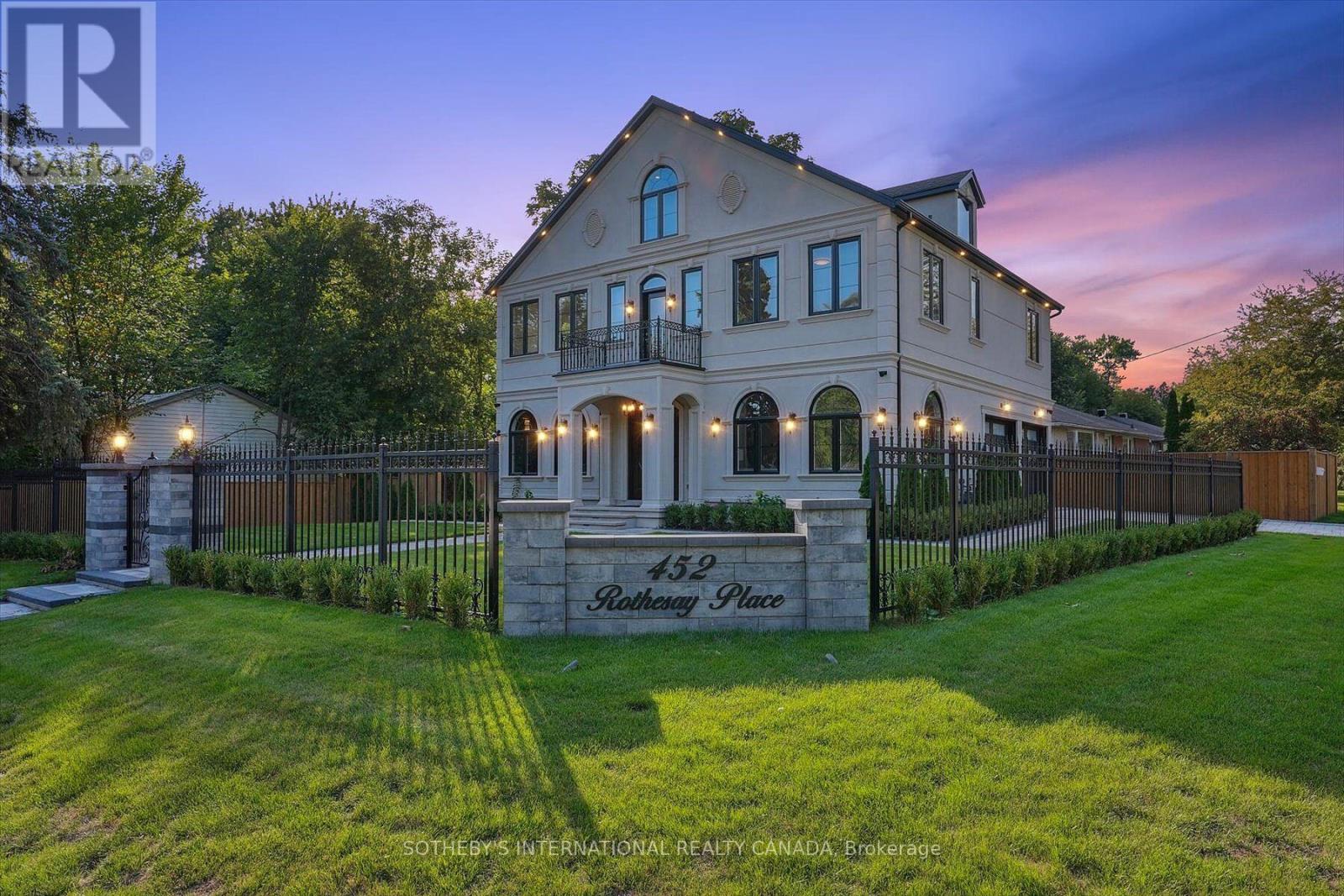 452 Rothesay Place, Burlington, Ontario  L7N 1N5 - Photo 3 - W12717686