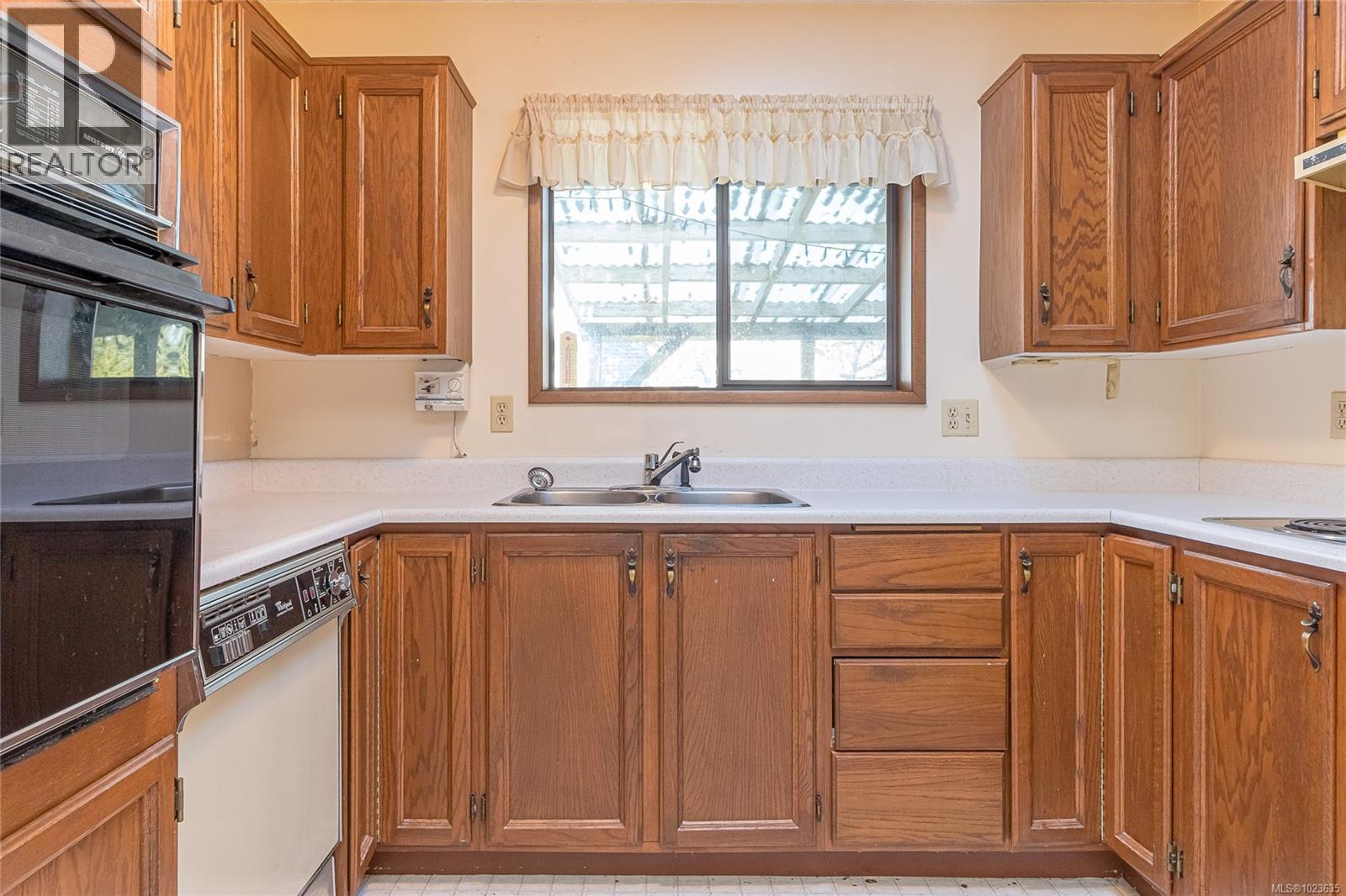 637 Tamarack Dr, Qualicum Beach, British Columbia  V9K 1A8 - Photo 8 - 1023635