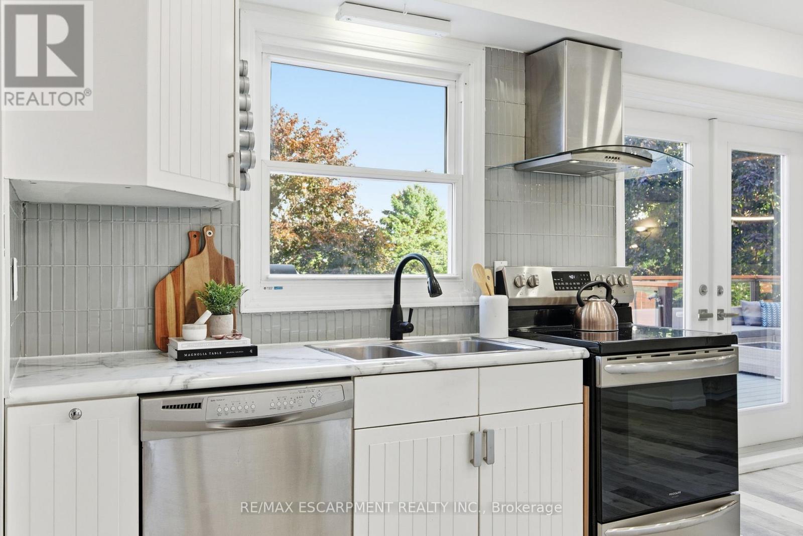 47 Valley Road, Hamilton, Ontario  L9H 5S4 - Photo 10 - X12717584