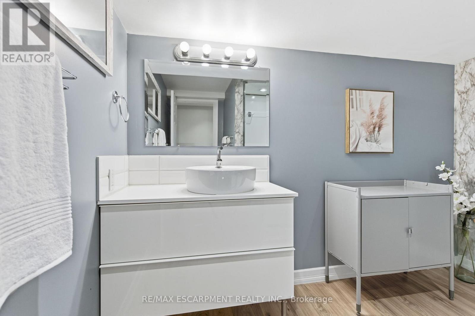 47 Valley Road, Hamilton, Ontario  L9H 5S4 - Photo 27 - X12717584