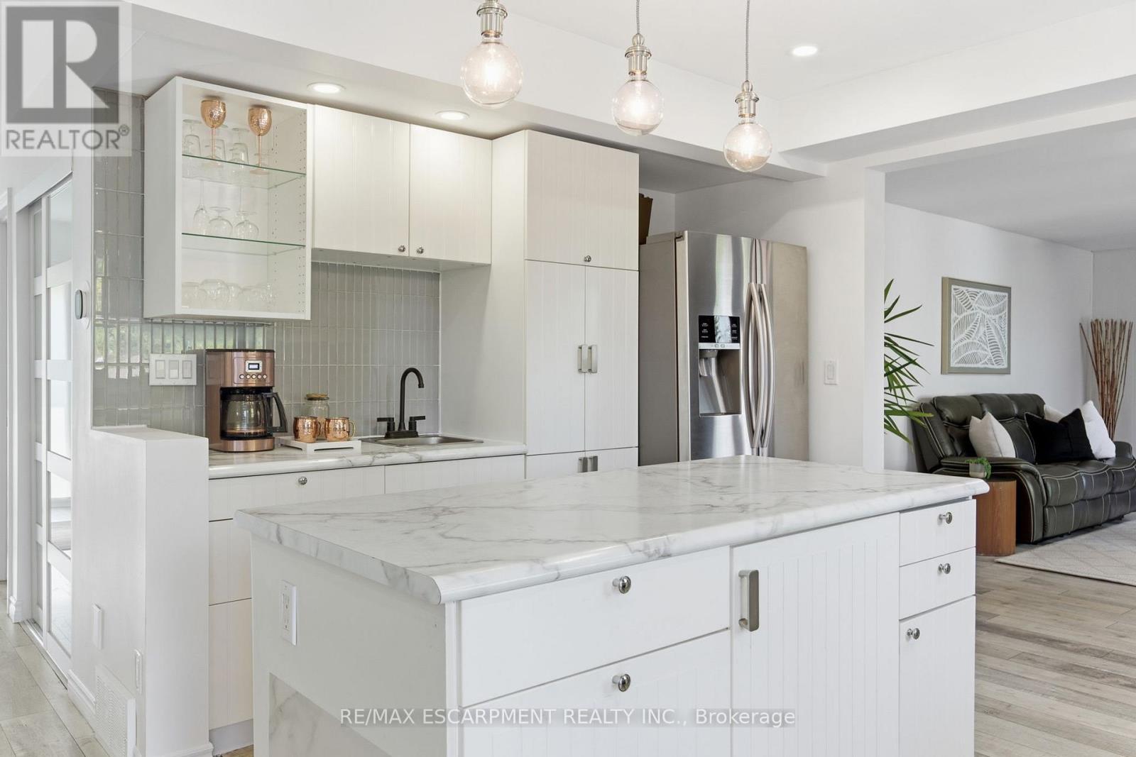 47 Valley Road, Hamilton, Ontario  L9H 5S4 - Photo 9 - X12717584