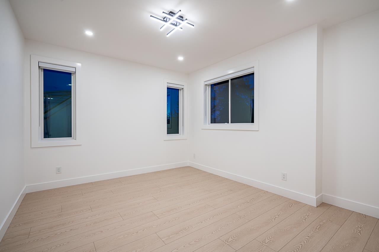 15569 Oxenham Avenue, White Rock, British Columbia  V4B 2J2 - Photo 23 - R3079625