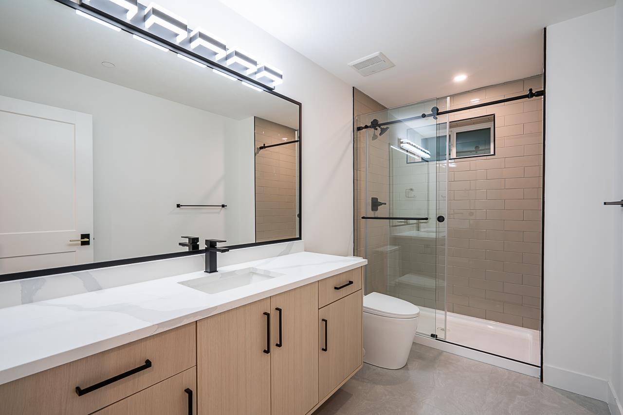 15569 Oxenham Avenue, White Rock, British Columbia  V4B 2J2 - Photo 26 - R3079625