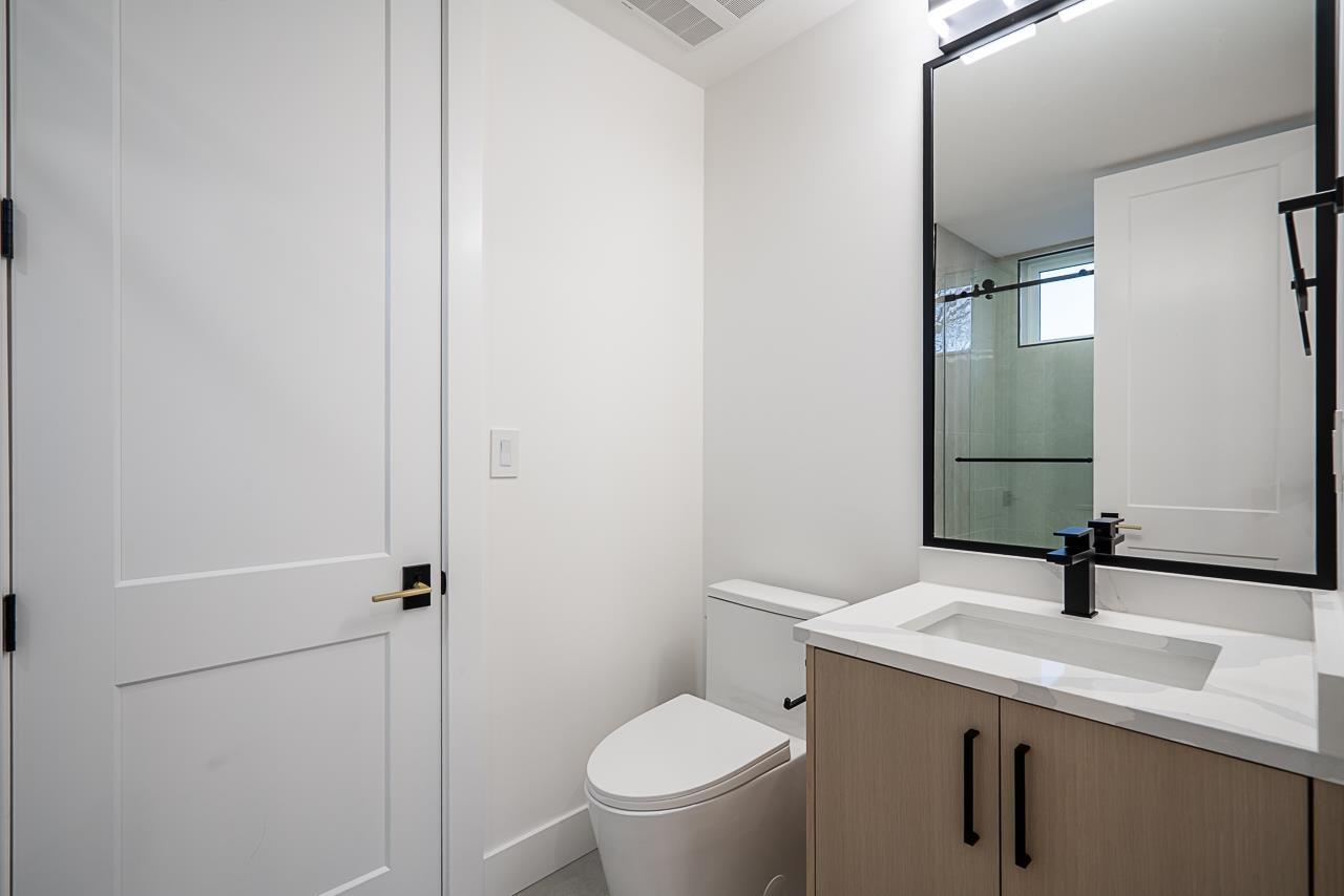 15569 Oxenham Avenue, White Rock, British Columbia  V4B 2J2 - Photo 24 - R3079625