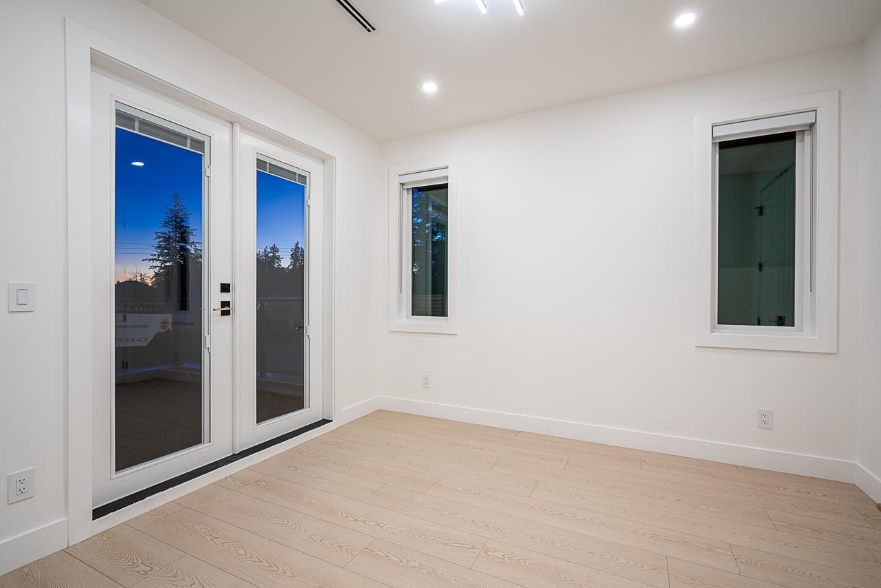 15569 Oxenham Avenue, White Rock, British Columbia  V4B 2J2 - Photo 25 - R3079625