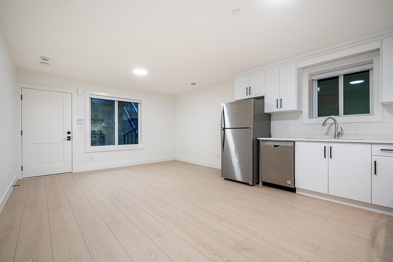 15569 Oxenham Avenue, White Rock, British Columbia  V4B 2J2 - Photo 29 - R3079625