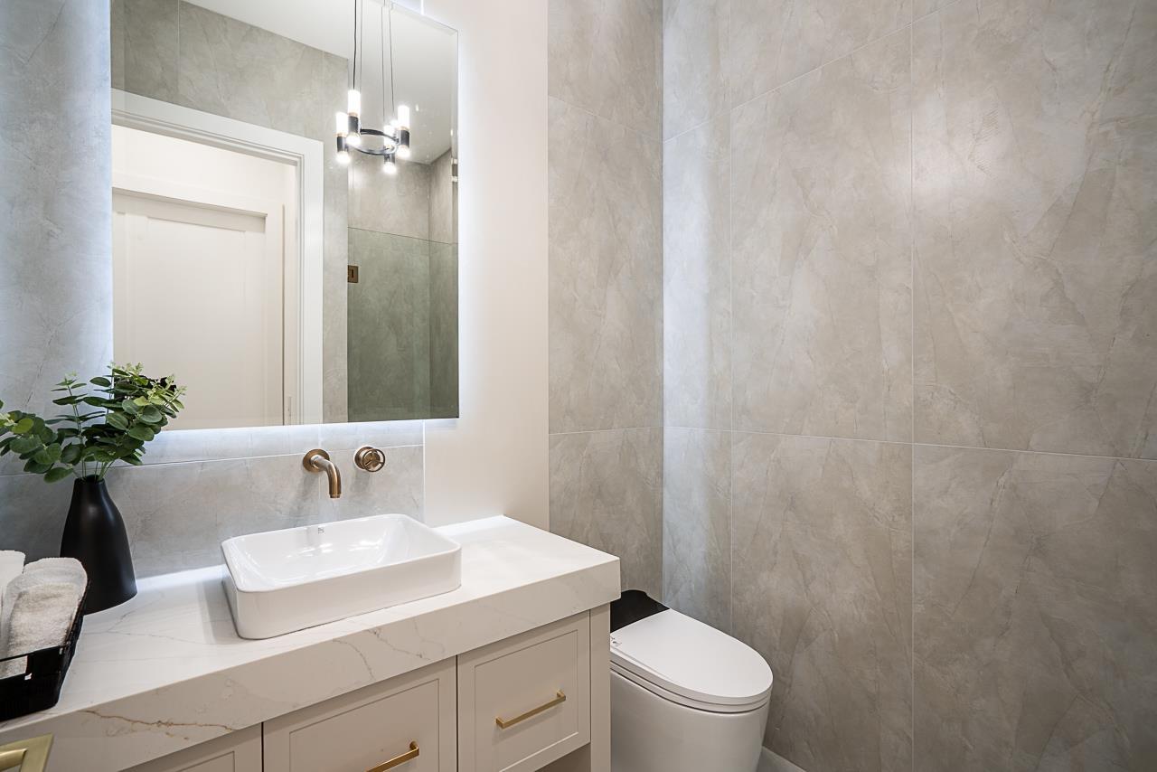 15569 Oxenham Avenue, White Rock, British Columbia  V4B 2J2 - Photo 15 - R3079625