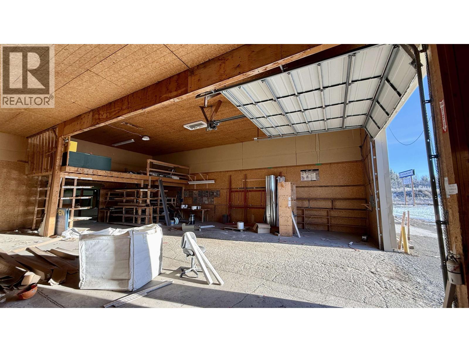 4945 Easzee Drive, 108 Mile Ranch, British Columbia  V0K 2Z0 - Photo 11 - C8075364